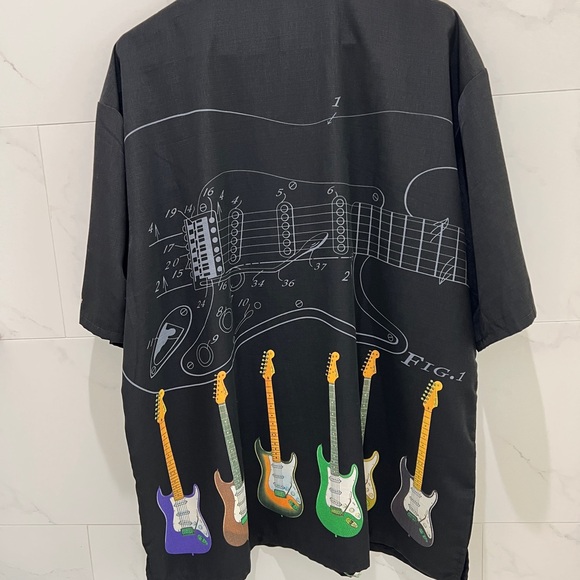 FENDER.By divinci guitars on black background Xl Men’s oversized shirt.sku CJ 10 - Picture 2 of 12